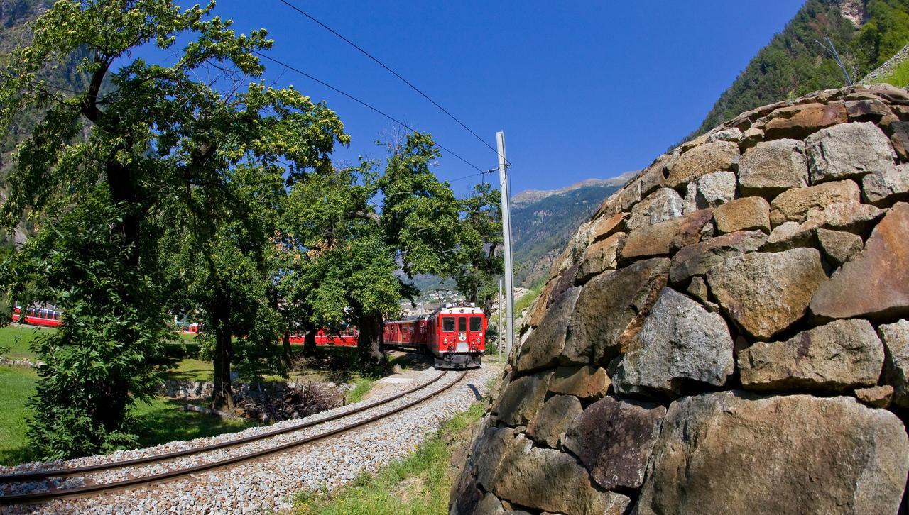 Hotel Centrale, Typically Swiss Poschiavo Dış mekan fotoğraf