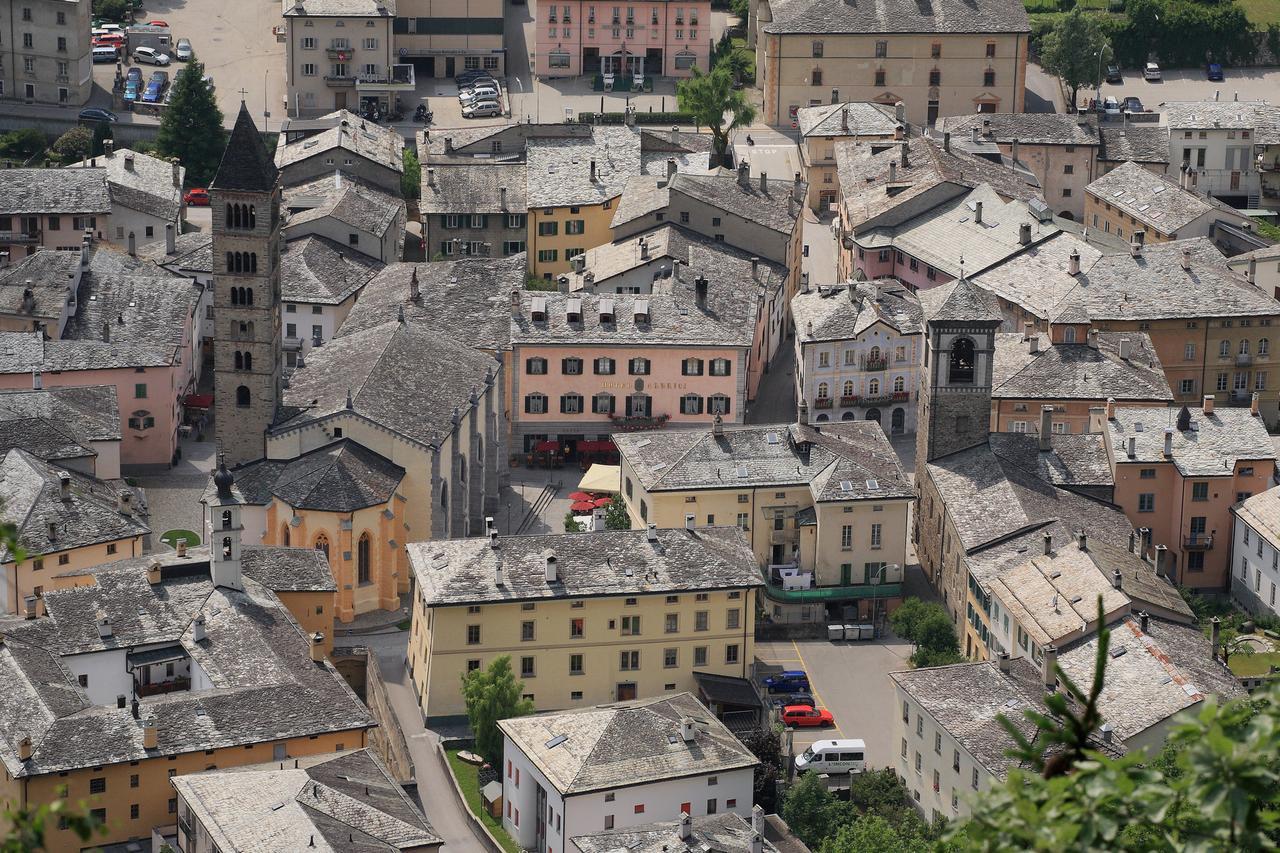 Hotel Centrale, Typically Swiss Poschiavo Dış mekan fotoğraf